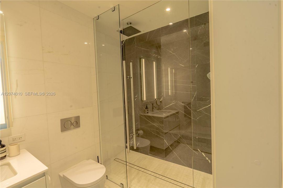 For Sale: $2,500,000 (2 beds, 2 baths, 1437 Square Feet)