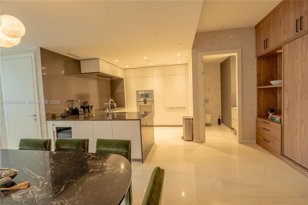 For Sale: $2,500,000 (2 beds, 2 baths, 1437 Square Feet)