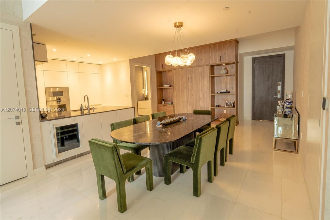 For Sale: $2,500,000 (2 beds, 2 baths, 1437 Square Feet)
