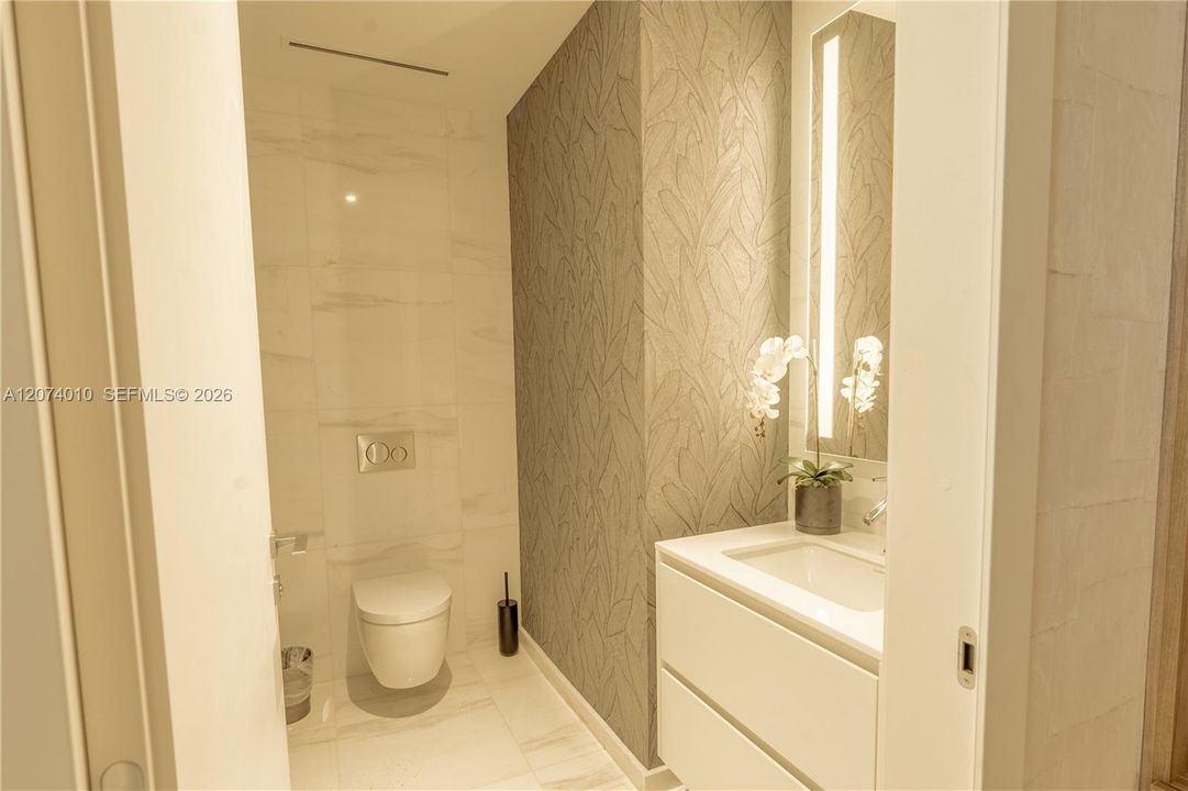 For Sale: $2,500,000 (2 beds, 2 baths, 1437 Square Feet)