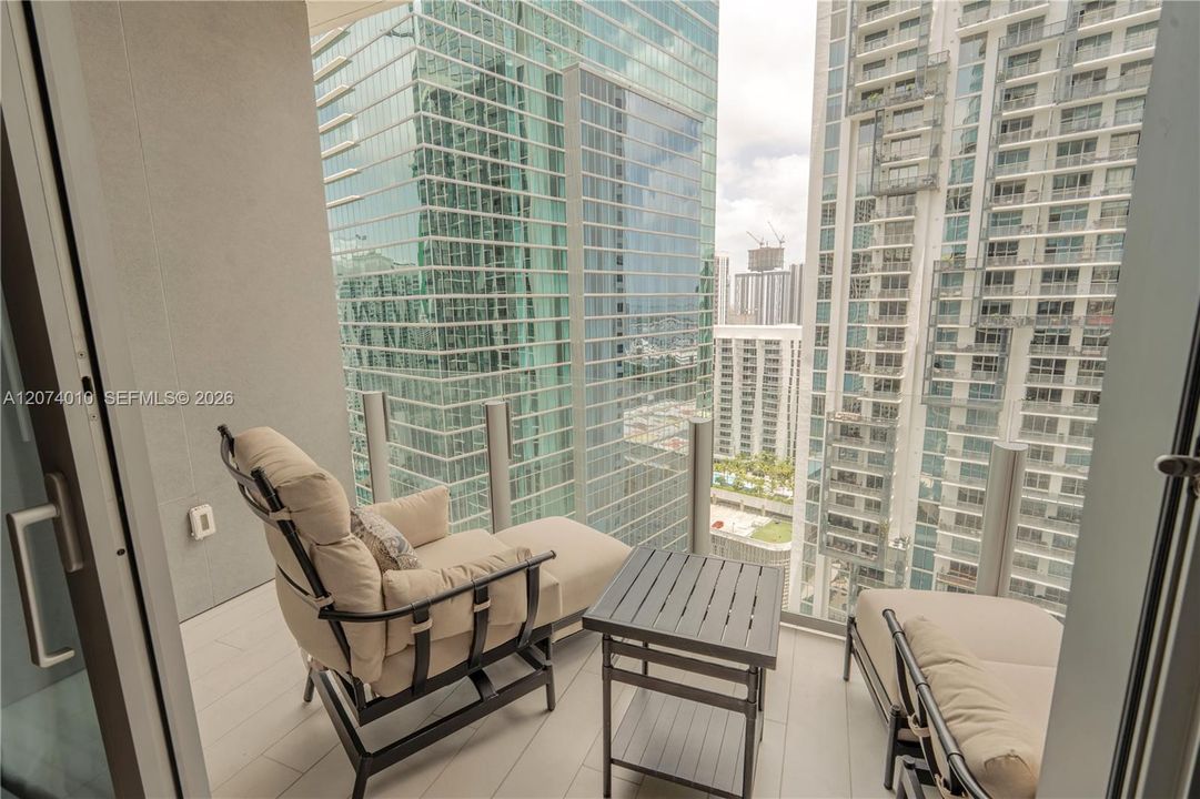 For Sale: $2,500,000 (2 beds, 2 baths, 1437 Square Feet)