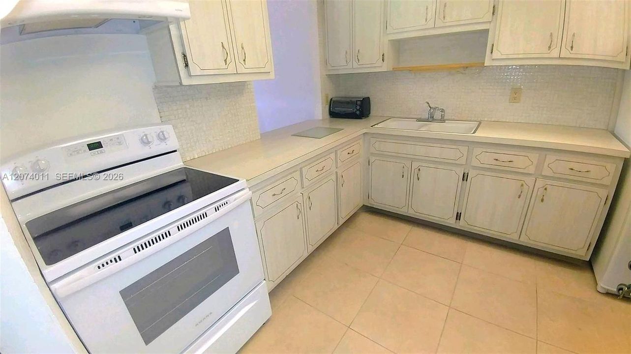 For Rent: $1,800 (1 beds, 2 baths, 861 Square Feet)