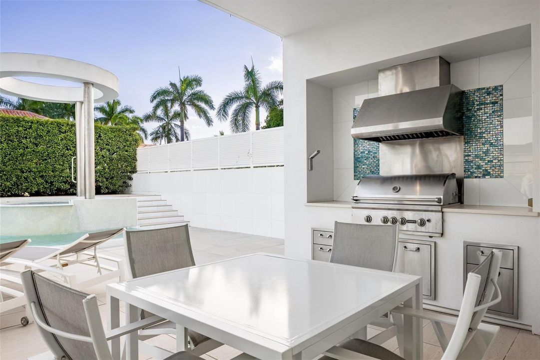 Outdoor Kitchen