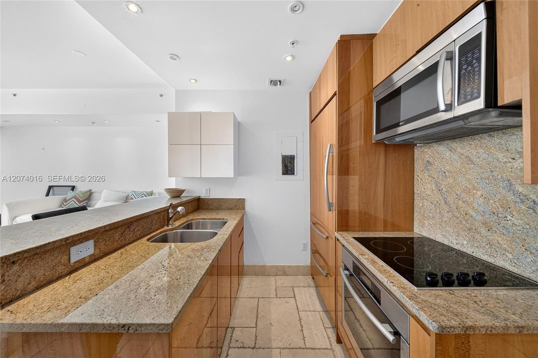 For Sale: $1,400,000 (0 beds, 1 baths, 699 Square Feet)