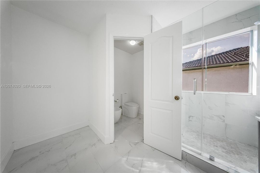 For Rent: $4,300 (4 beds, 2 baths, 1940 Square Feet)