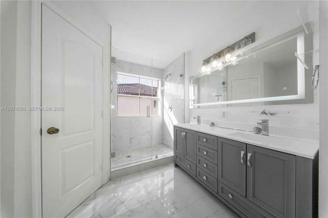 For Rent: $4,300 (4 beds, 2 baths, 1940 Square Feet)