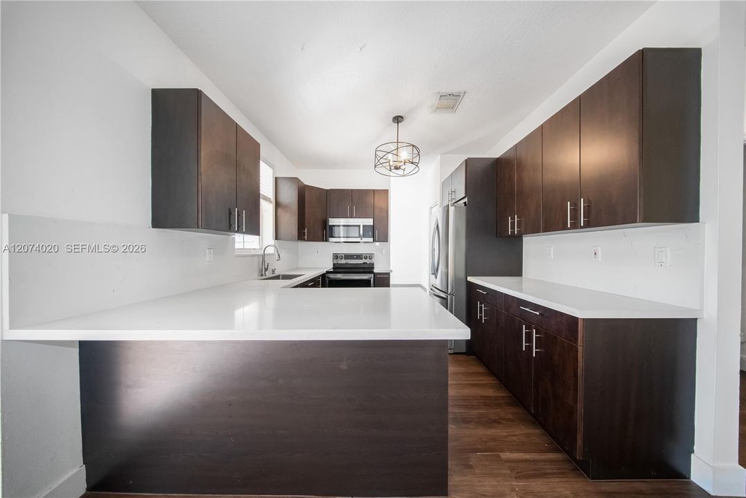 For Rent: $4,300 (4 beds, 2 baths, 1940 Square Feet)