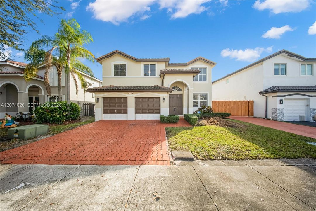 For Rent: $4,300 (4 beds, 2 baths, 1940 Square Feet)