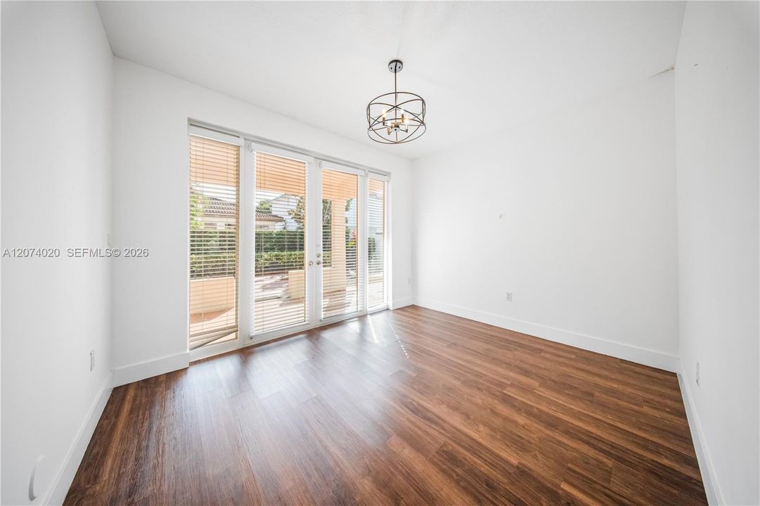 For Rent: $4,300 (4 beds, 2 baths, 1940 Square Feet)
