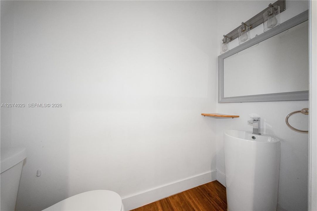 For Rent: $4,300 (4 beds, 2 baths, 1940 Square Feet)