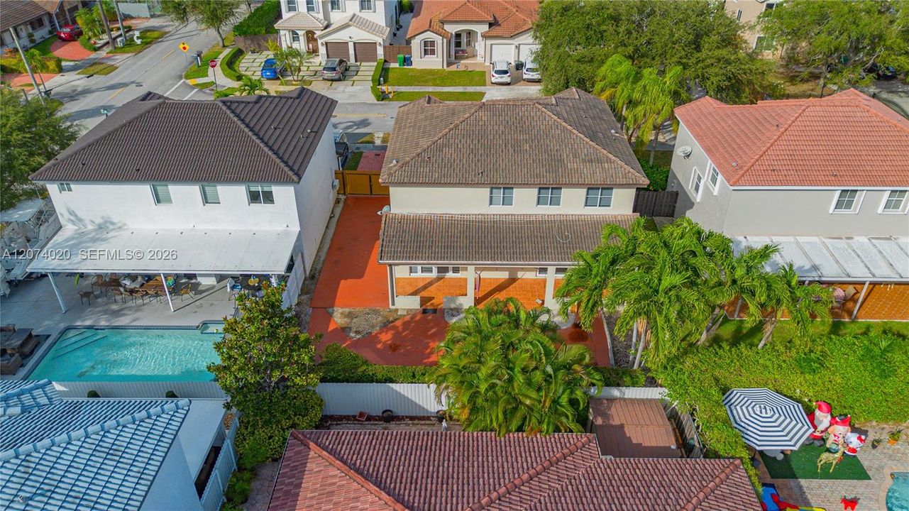 For Rent: $4,300 (4 beds, 2 baths, 1940 Square Feet)