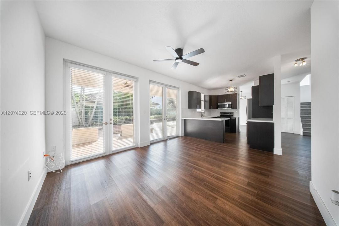 For Rent: $4,300 (4 beds, 2 baths, 1940 Square Feet)