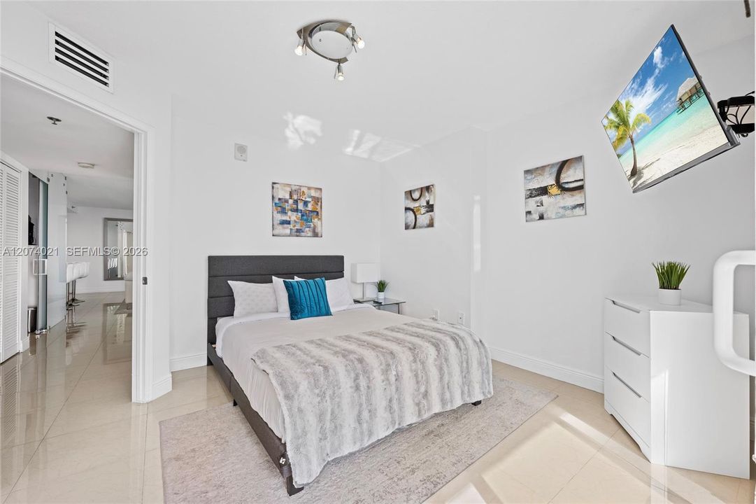 For Sale: $1,250,000 (3 beds, 2 baths, 1105 Square Feet)