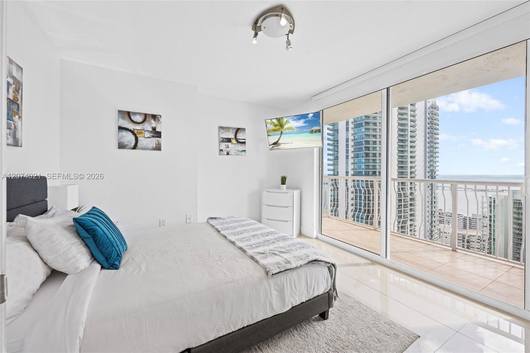 For Sale: $1,250,000 (3 beds, 2 baths, 1105 Square Feet)