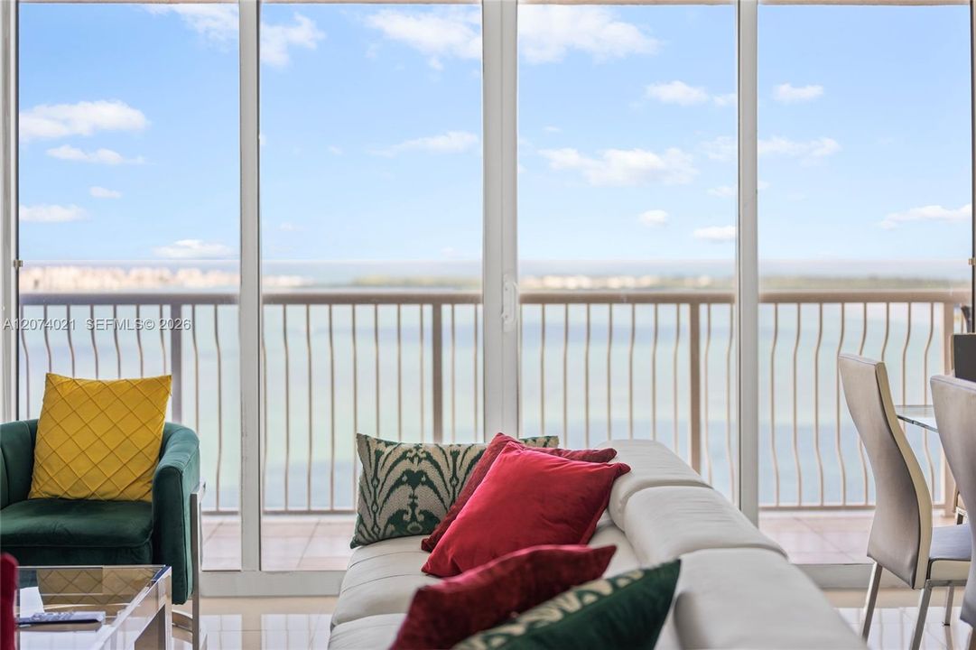 For Sale: $1,250,000 (3 beds, 2 baths, 1105 Square Feet)