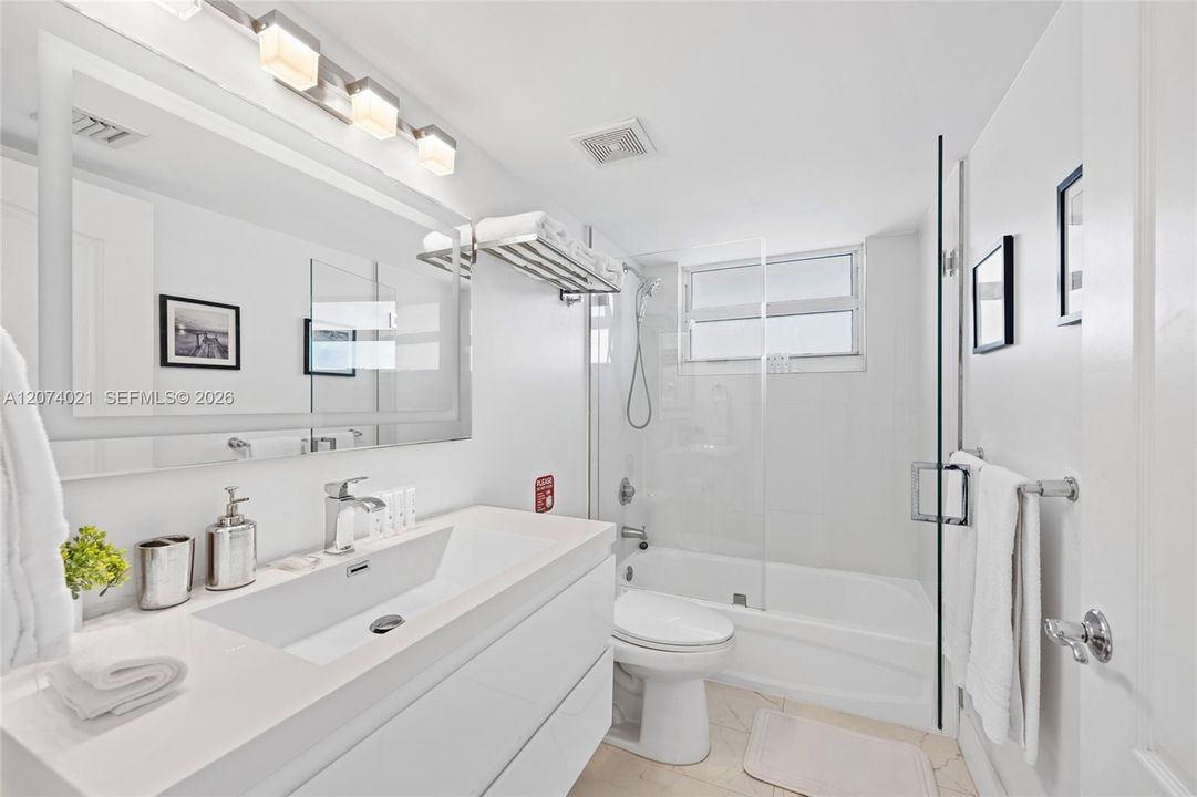 For Sale: $1,250,000 (3 beds, 2 baths, 1105 Square Feet)