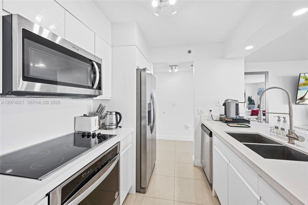 For Sale: $1,250,000 (3 beds, 2 baths, 1105 Square Feet)