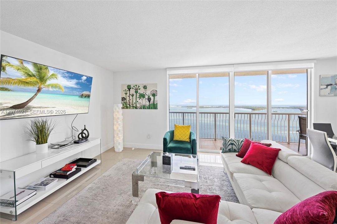 For Sale: $1,250,000 (3 beds, 2 baths, 1105 Square Feet)