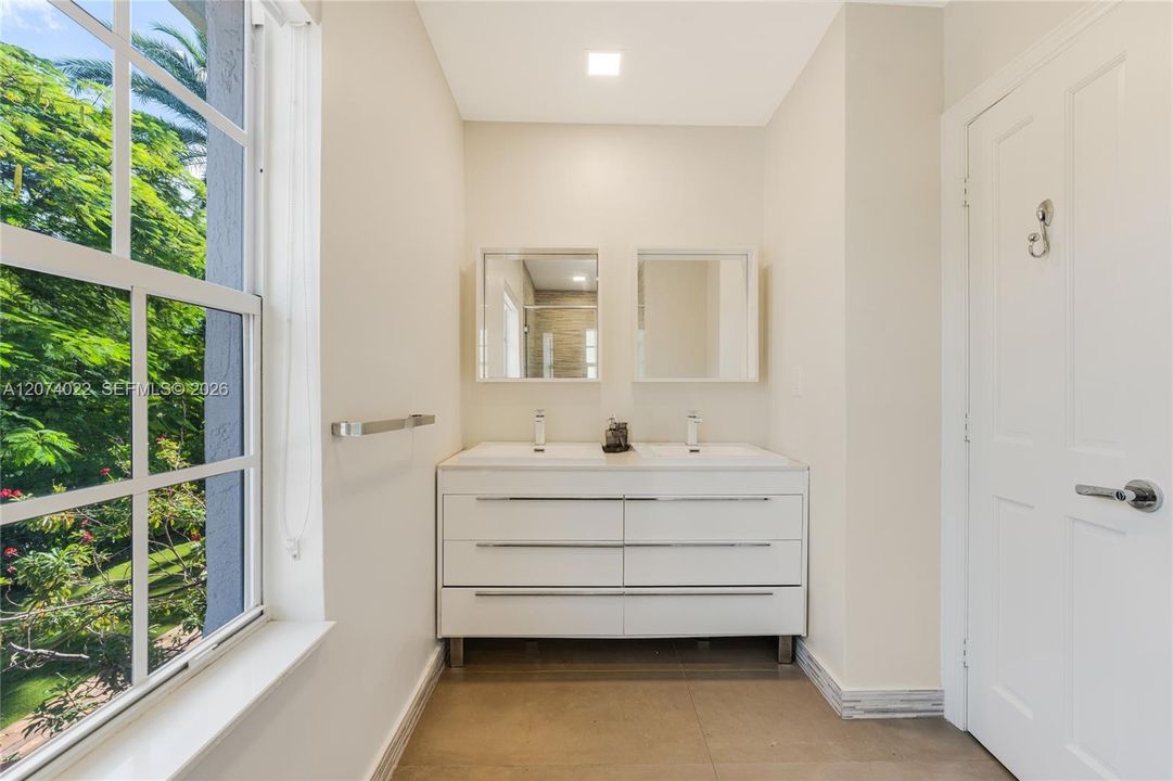 For Sale: $6,275,000 (5 beds, 4 baths, 3641 Square Feet)
