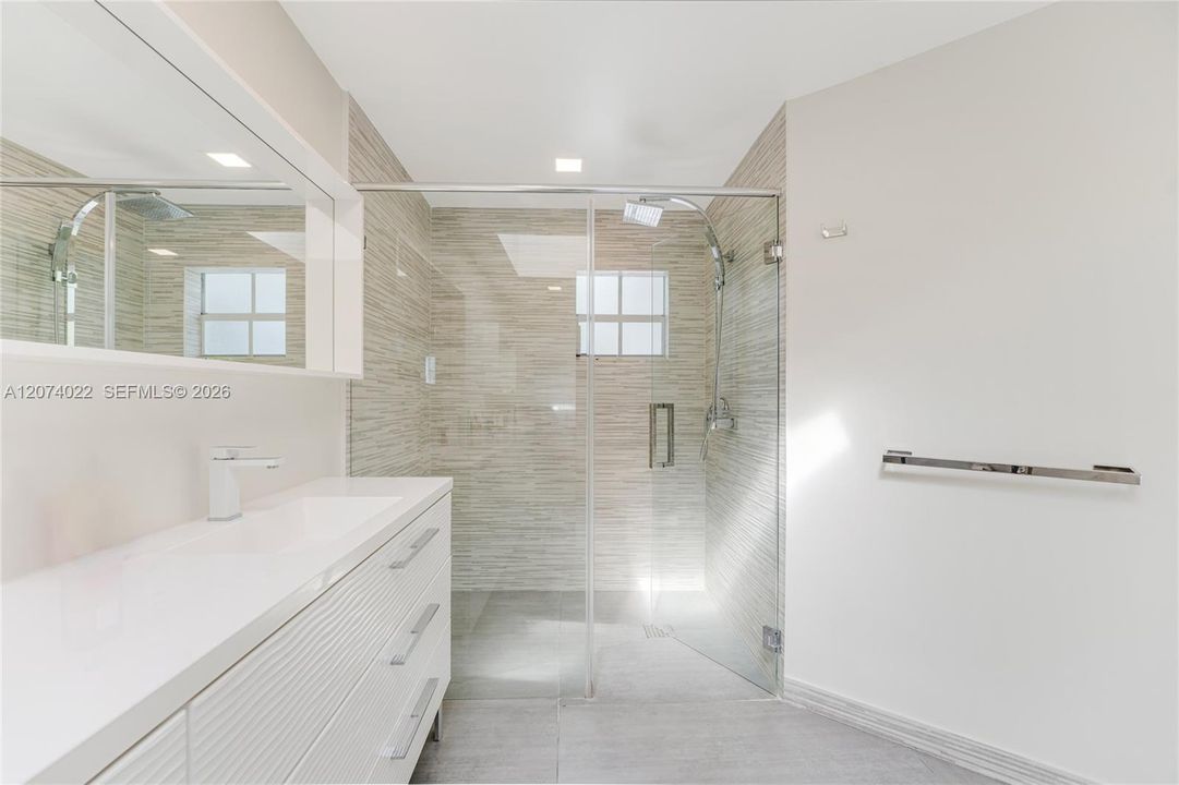 For Sale: $6,275,000 (5 beds, 4 baths, 3641 Square Feet)