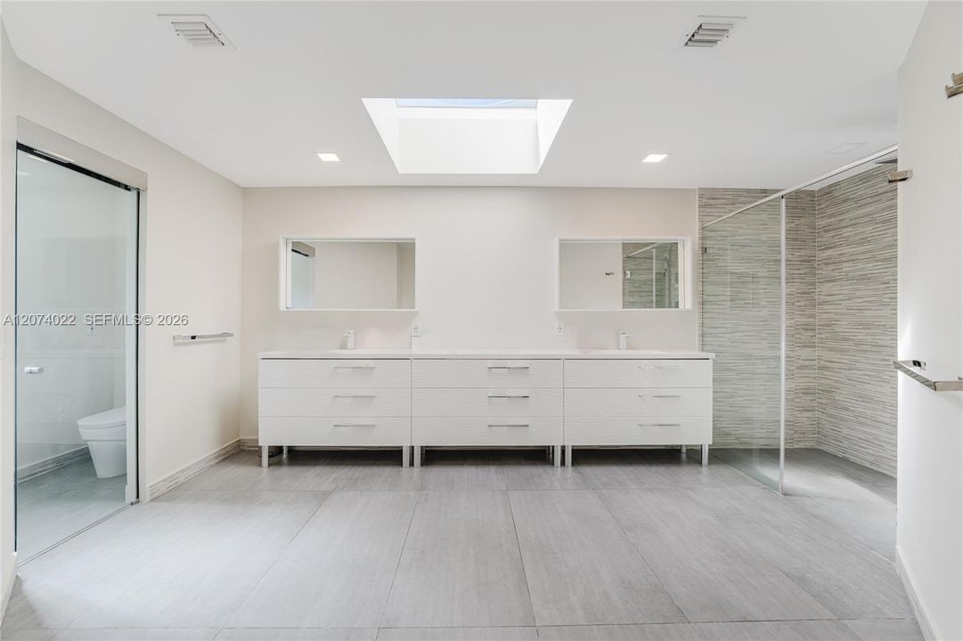 For Sale: $6,275,000 (5 beds, 4 baths, 3641 Square Feet)