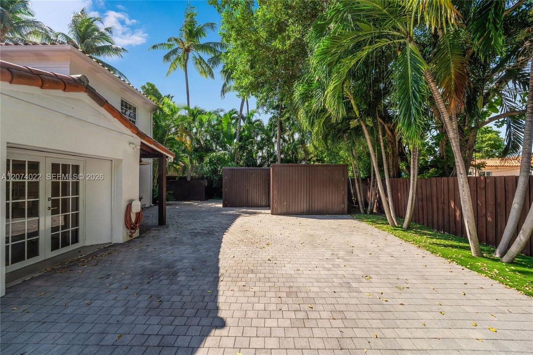 For Sale: $6,275,000 (5 beds, 4 baths, 3641 Square Feet)