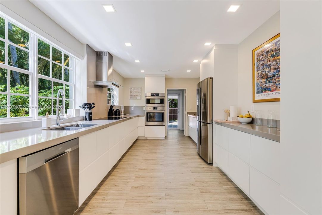 For Sale: $6,275,000 (5 beds, 4 baths, 3641 Square Feet)