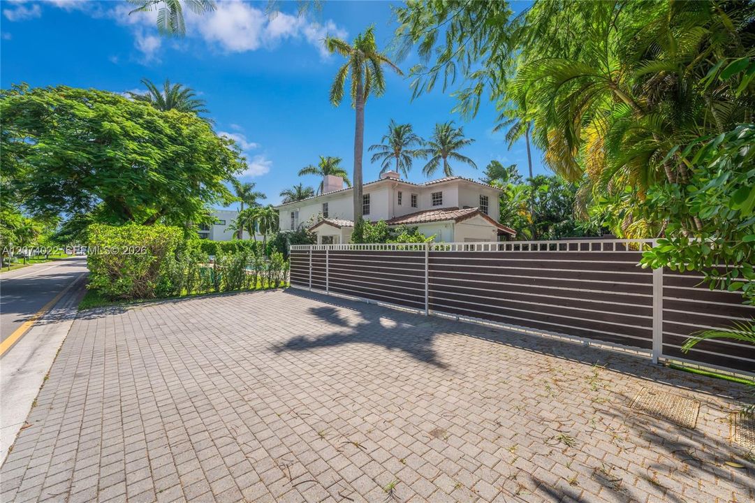 For Sale: $6,275,000 (5 beds, 4 baths, 3641 Square Feet)