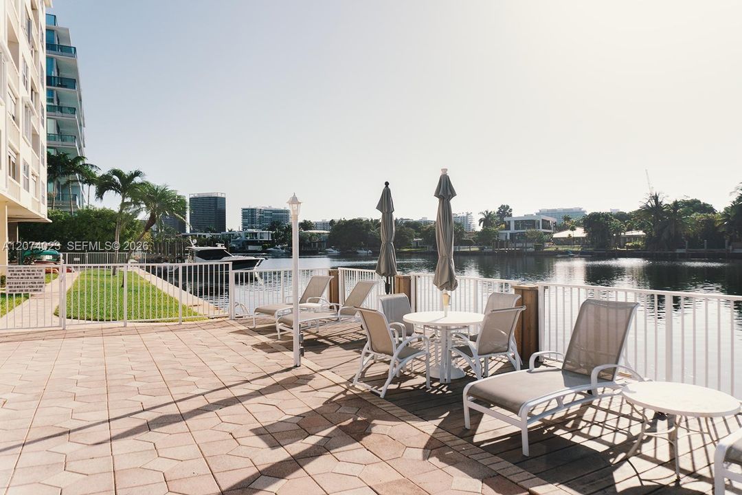 For Sale: $609,500 (2 beds, 2 baths, 1490 Square Feet)