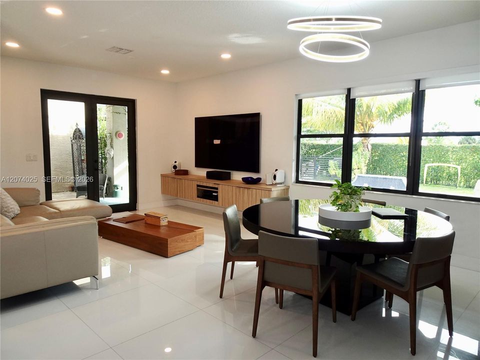 For Rent: $6,000 (4 beds, 2 baths, 2361 Square Feet)