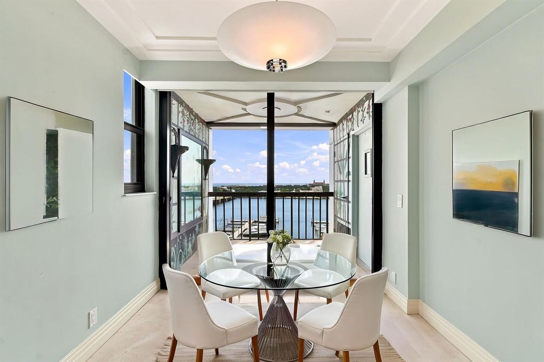 BreakfastNook-VirtuallyStaged