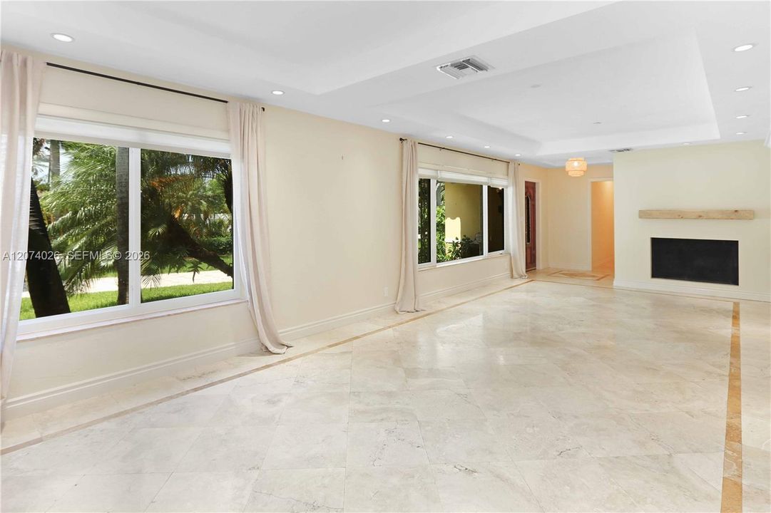 En Venta: $1,800,000 (3 camas, 2 baños, 2005 Pies cuadrados)