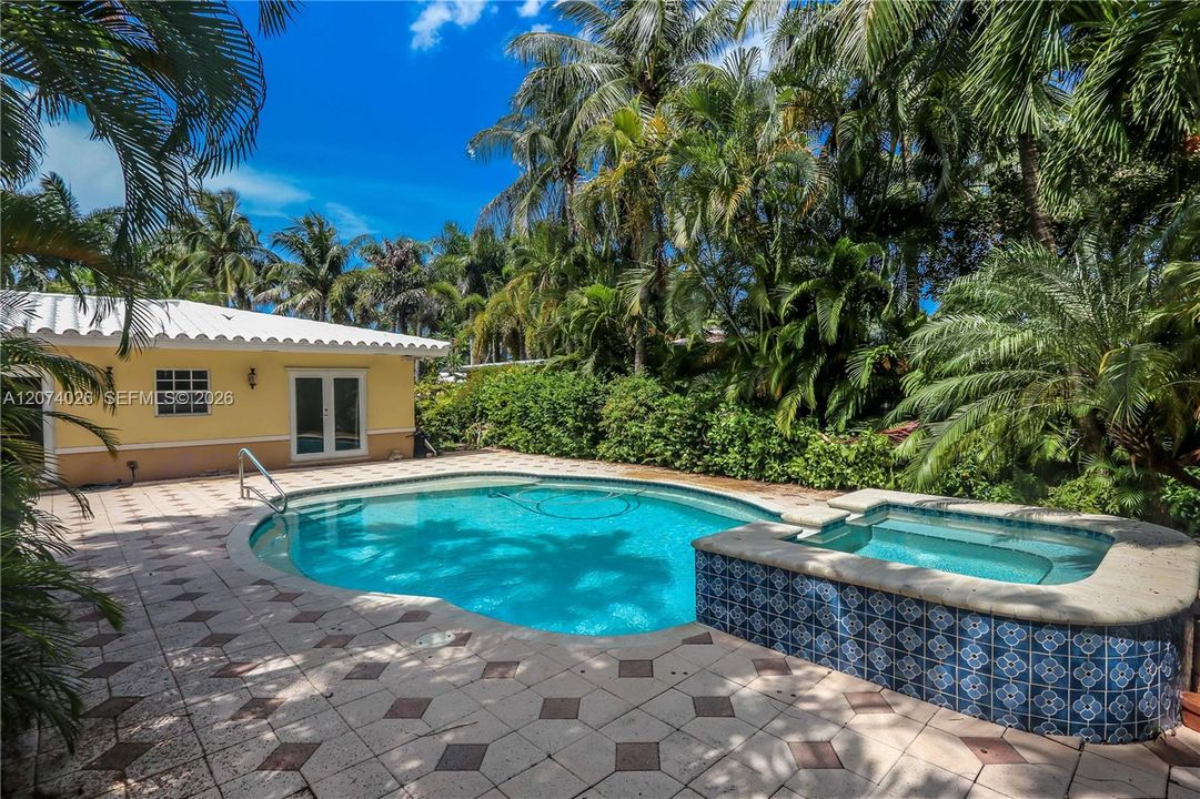 En Venta: $1,800,000 (3 camas, 2 baños, 2005 Pies cuadrados)