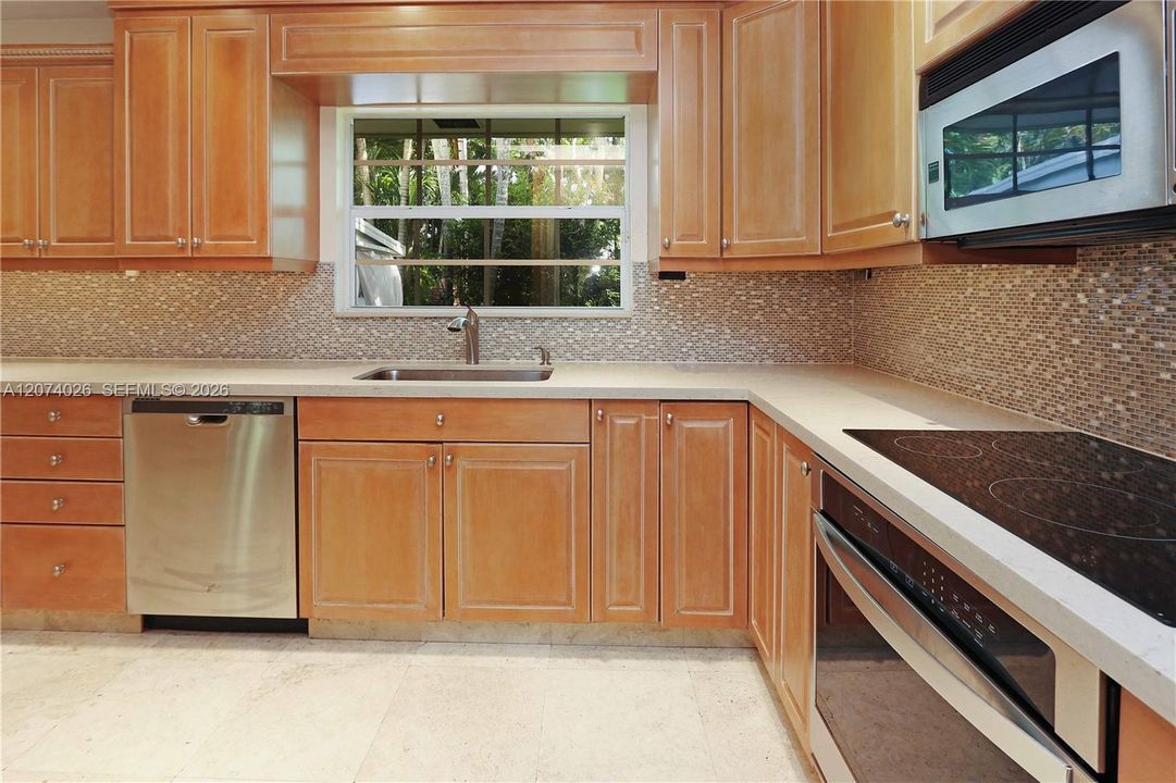 En Venta: $1,800,000 (3 camas, 2 baños, 2005 Pies cuadrados)