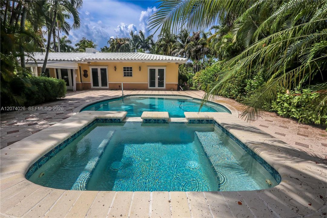 En Venta: $1,800,000 (3 camas, 2 baños, 2005 Pies cuadrados)