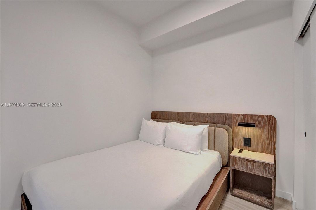 For Rent: $5,000 (1 beds, 1 baths, 412 Square Feet)