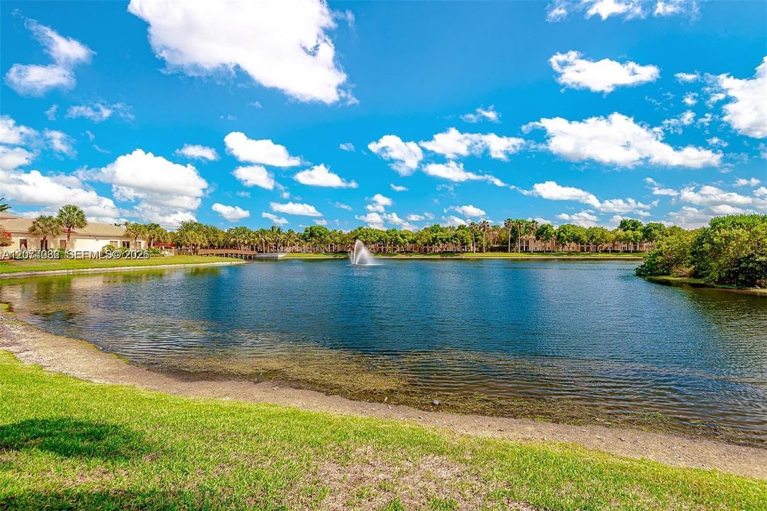 For Rent: $2,350 (1 beds, 1 baths, 850 Square Feet)