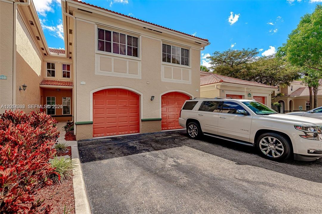 For Rent: $2,350 (1 beds, 1 baths, 850 Square Feet)