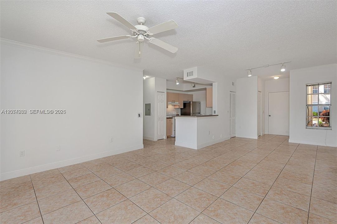 For Rent: $2,350 (1 beds, 1 baths, 850 Square Feet)