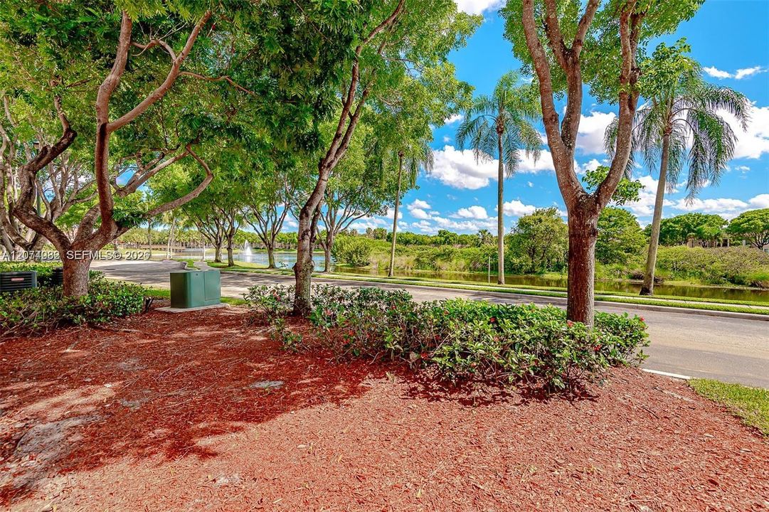 For Rent: $2,350 (1 beds, 1 baths, 850 Square Feet)