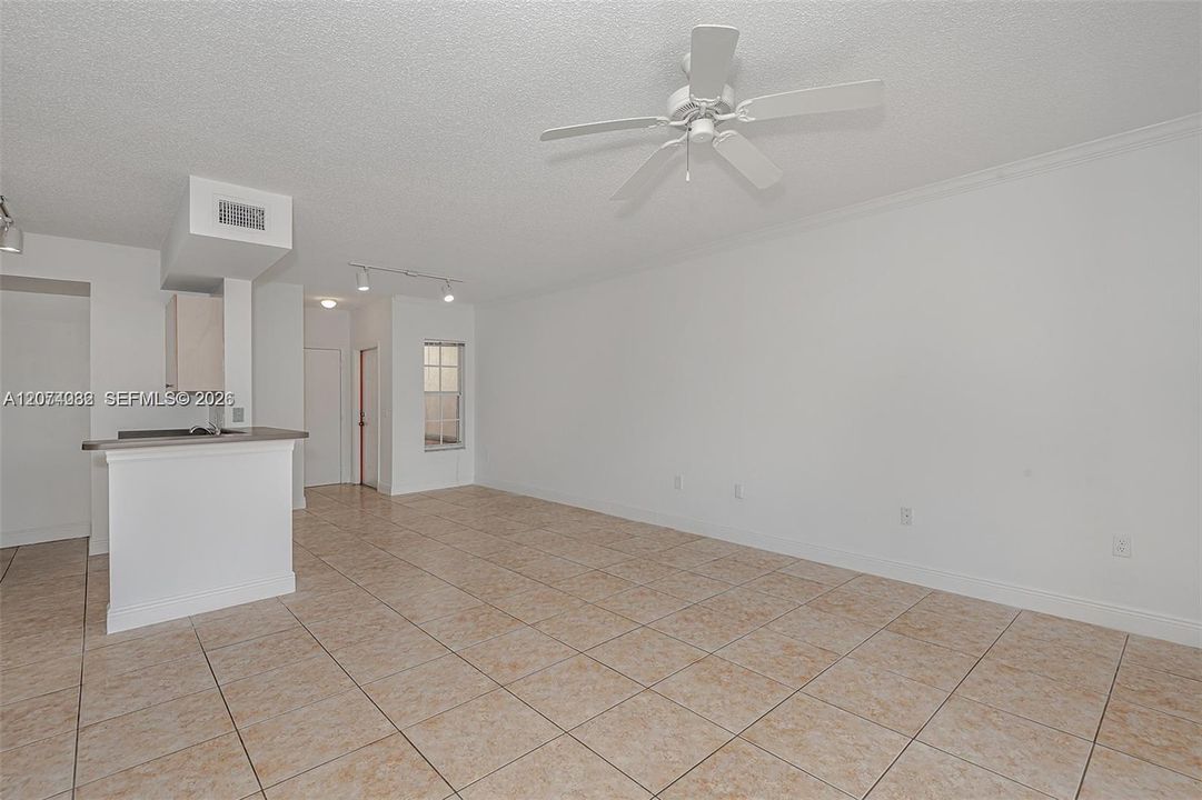 For Rent: $2,350 (1 beds, 1 baths, 850 Square Feet)