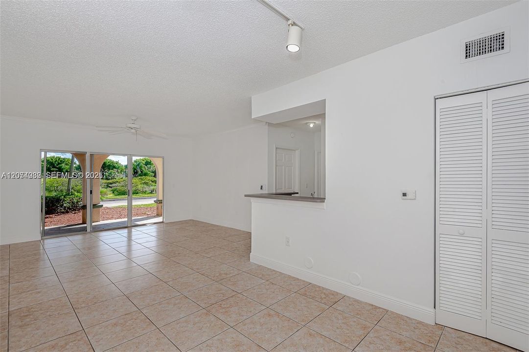 For Rent: $2,350 (1 beds, 1 baths, 850 Square Feet)