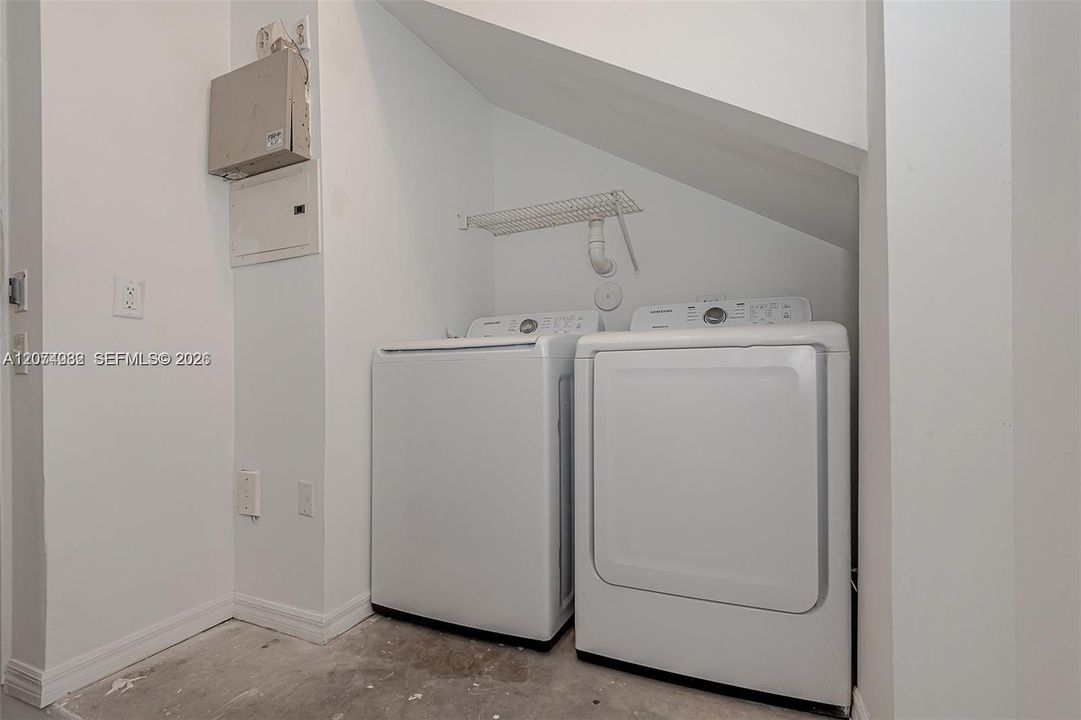 For Rent: $2,350 (1 beds, 1 baths, 850 Square Feet)