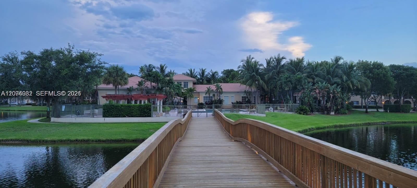 For Rent: $2,350 (1 beds, 1 baths, 850 Square Feet)