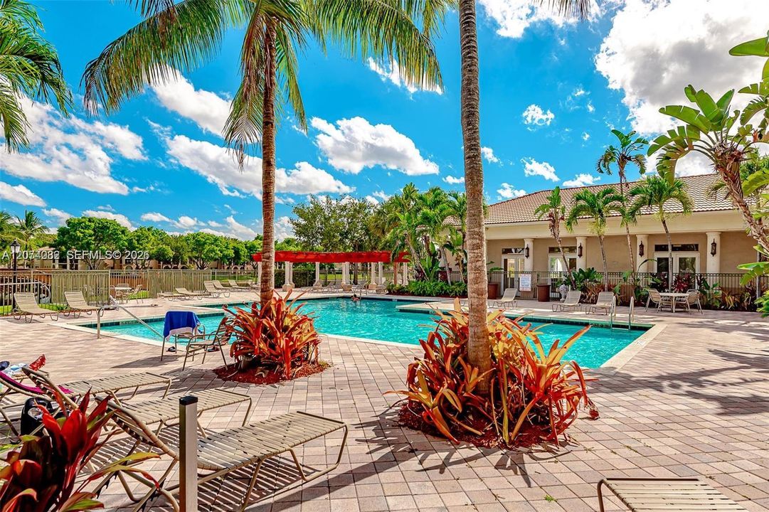 For Rent: $2,350 (1 beds, 1 baths, 850 Square Feet)