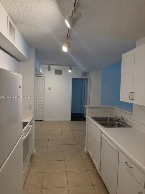 For Rent: $1,700 (1 beds, 1 baths, 684 Square Feet)