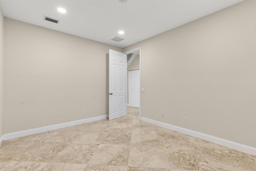 REMAX SLHG 6966 Great Falls Valenica Poi