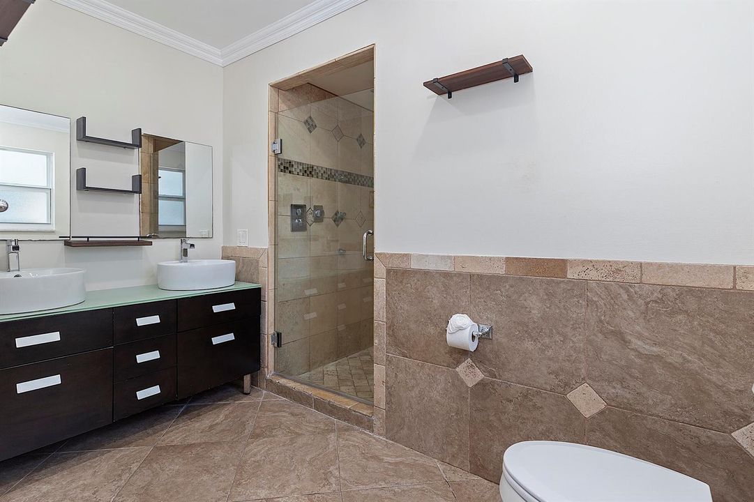 Master Bedroom Bath 1