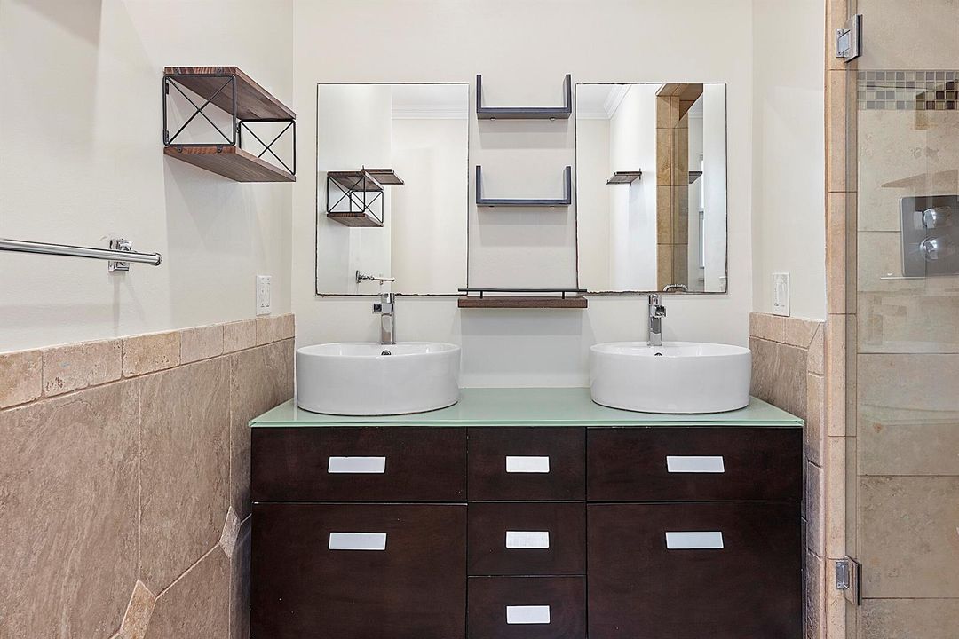 Master Bedroom Bath 2
