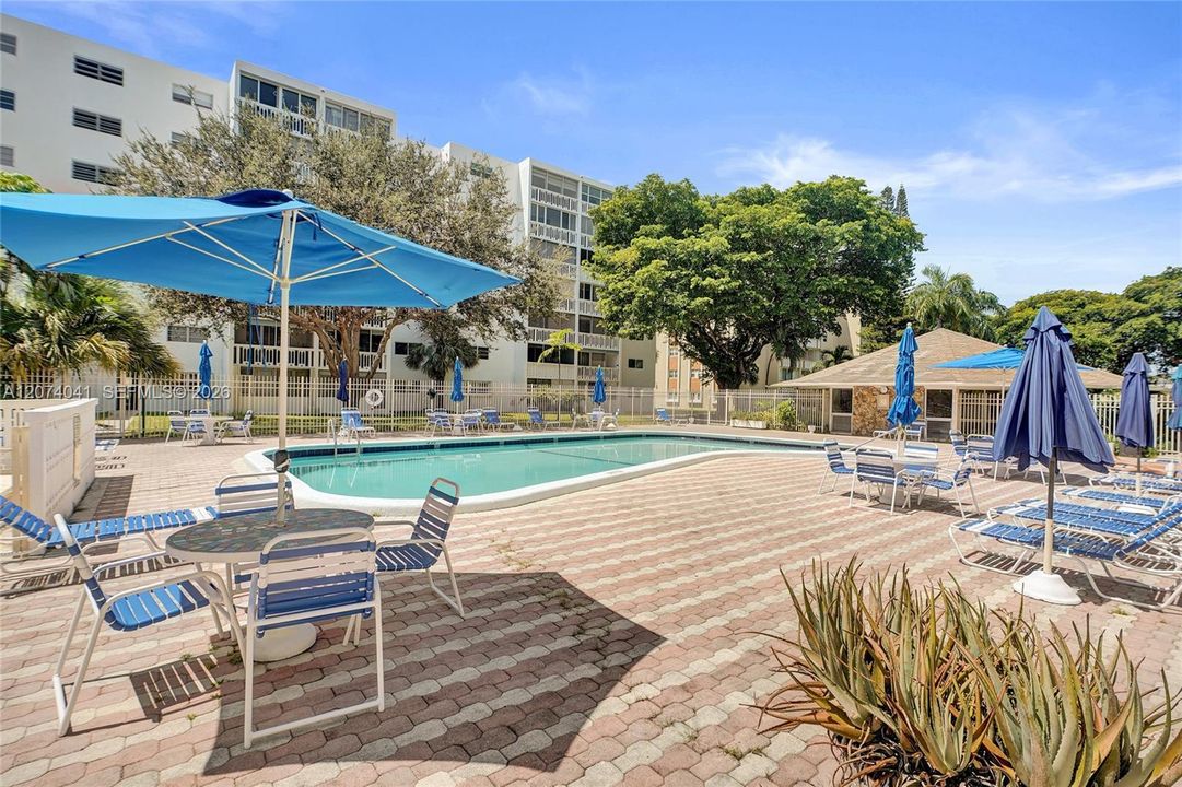 For Sale: $200,000 (2 beds, 2 baths, 1092 Square Feet)